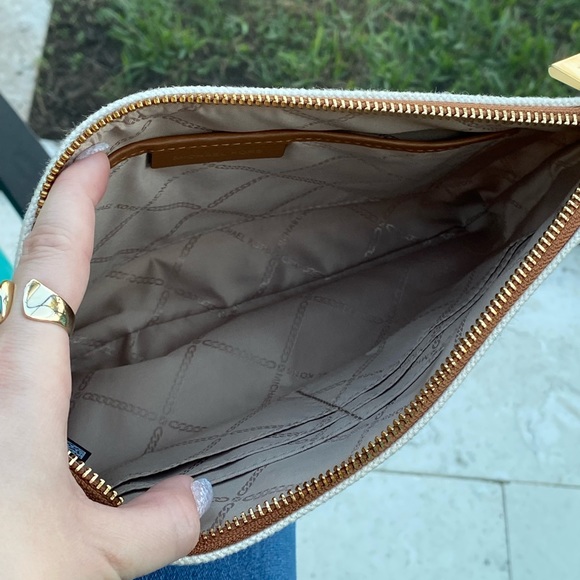 Michael Kors White Canvas Raised Rainbow Logo Heart Wristlet Or Clutch - Picture 6 of 13